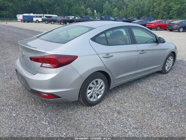 2020 HYUNDAI ELANTRA SE 4