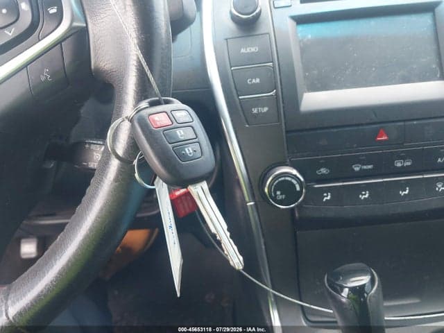 2017 TOYOTA CAMRY SE 11