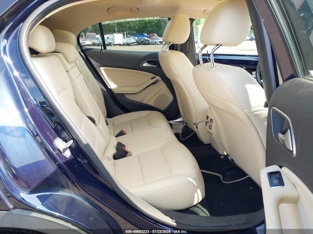 2019 MERCEDES-BENZ GLA 250 4MATIC 8
