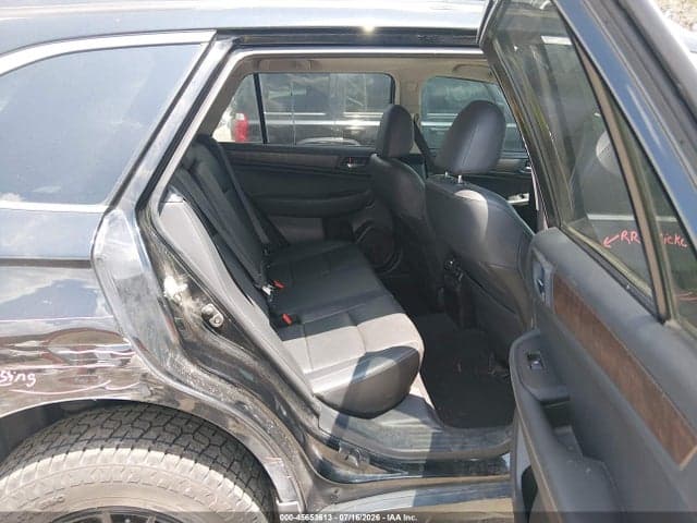 2017 SUBARU OUTBACK 3.6R LIMITED 8