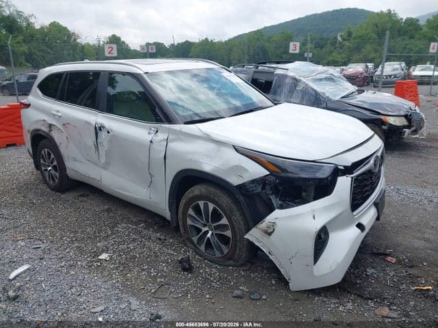 2023 TOYOTA HIGHLANDER XLE 1