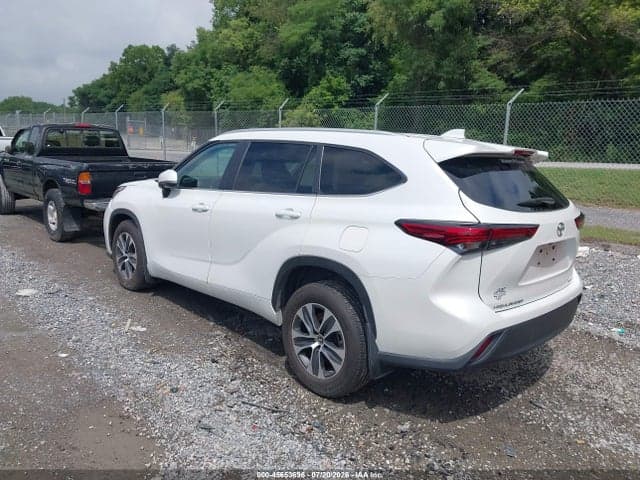 2023 TOYOTA HIGHLANDER XLE 3