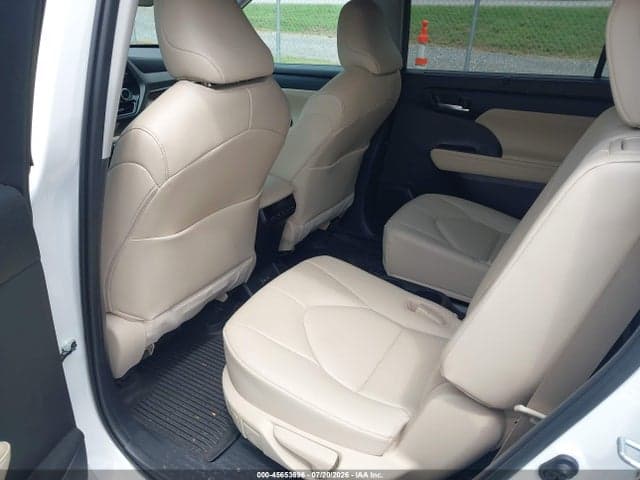 2023 TOYOTA HIGHLANDER XLE 8