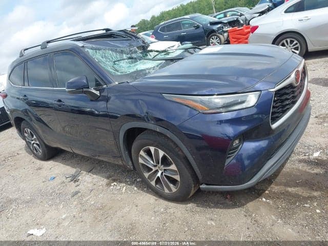 2021 TOYOTA HIGHLANDER XLE 1