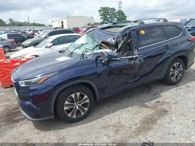 2021 TOYOTA HIGHLANDER XLE 2