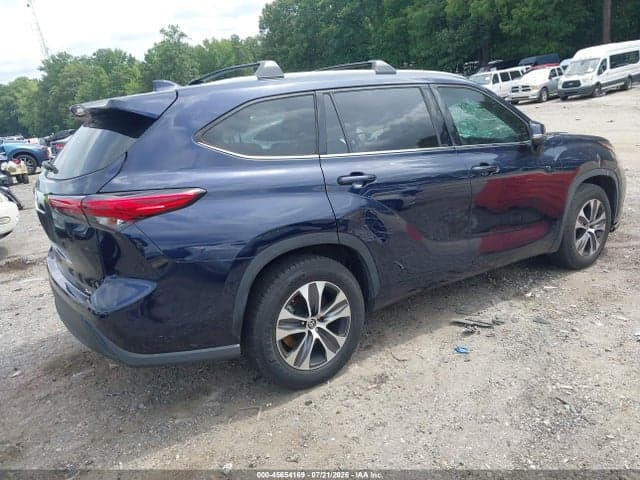 2021 TOYOTA HIGHLANDER XLE 4