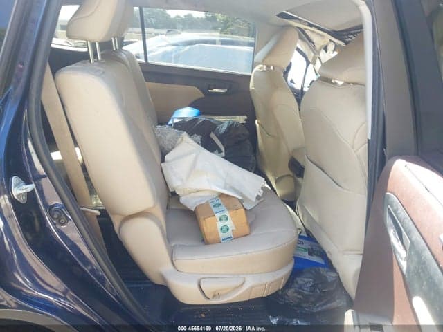 2021 TOYOTA HIGHLANDER XLE 8