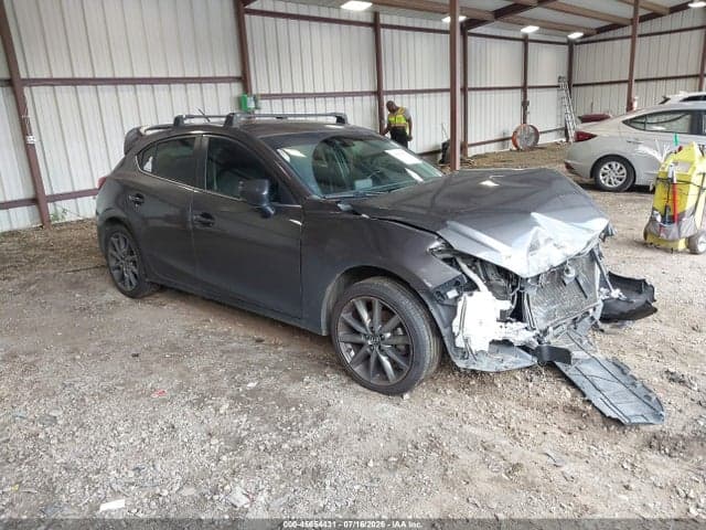 2018 MAZDA MAZDA3 TOURING 1