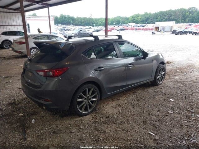 2018 MAZDA MAZDA3 TOURING 4