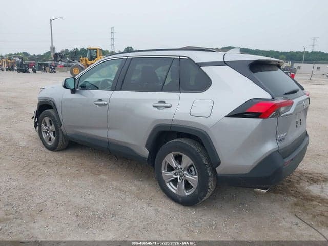 2025 TOYOTA RAV4 XLE 3