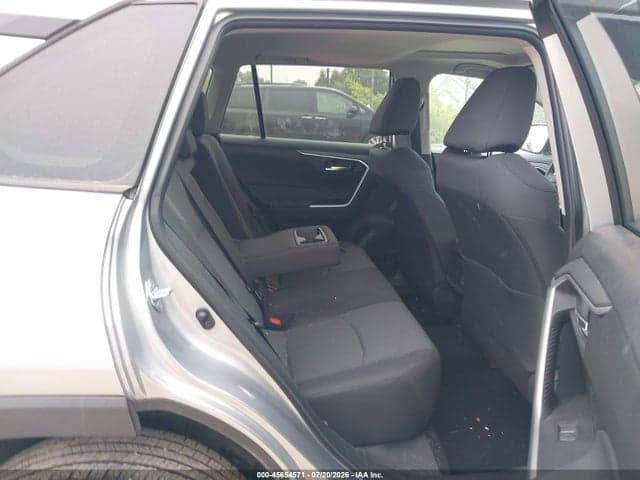 2025 TOYOTA RAV4 XLE 8