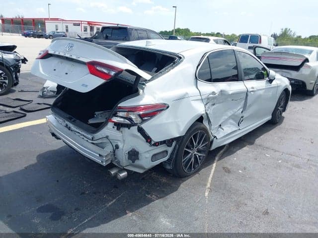 2024 TOYOTA CAMRY SE 4