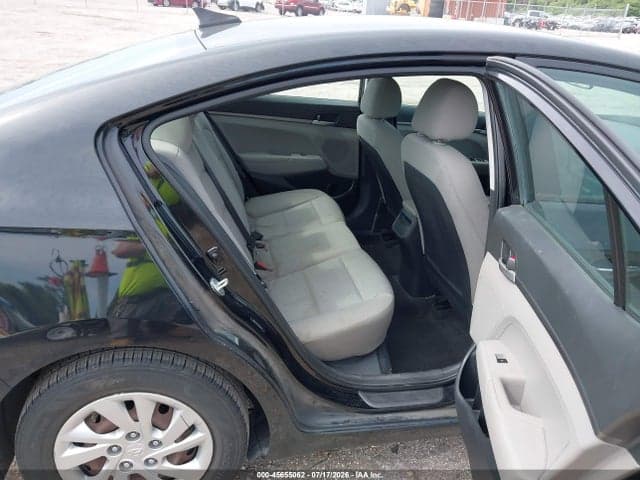 2017 HYUNDAI ELANTRA SE 8