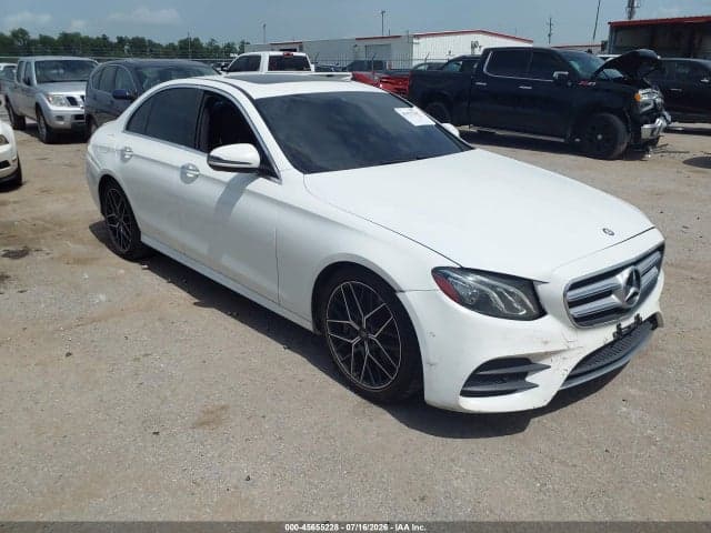 2017 MERCEDES-BENZ E 300 1