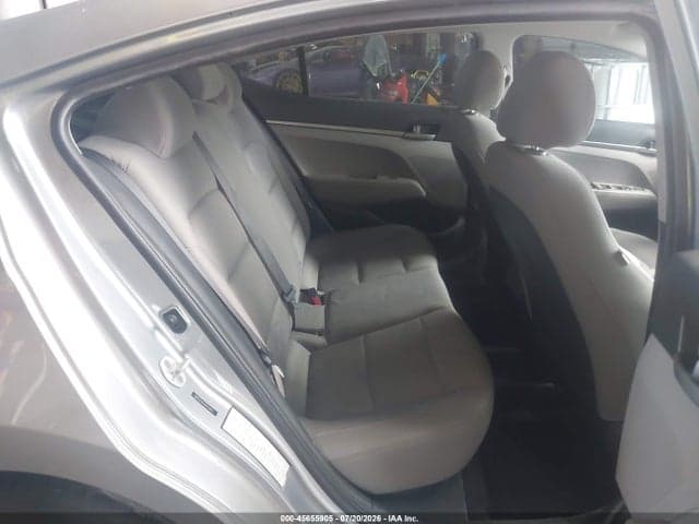 2017 HYUNDAI ELANTRA SE 8