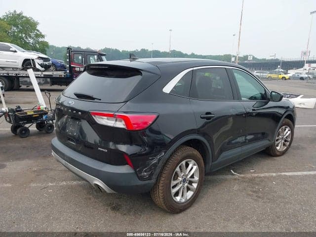 2021 FORD ESCAPE SE 4