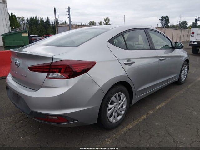 2020 HYUNDAI ELANTRA SE 4