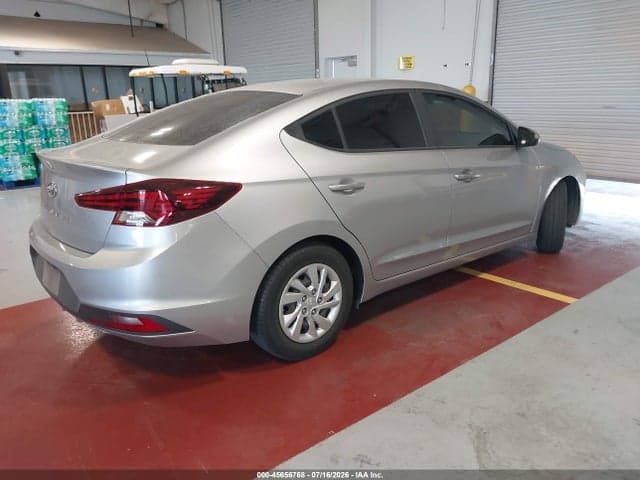 2020 HYUNDAI ELANTRA SE 4