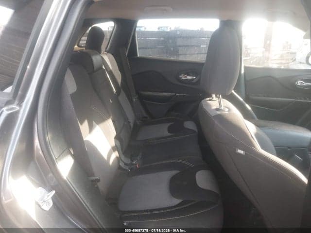 2016 JEEP CHEROKEE ALTITUDE 8