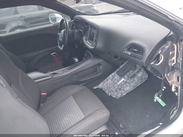 2020 DODGE CHALLENGER SXT 5