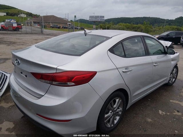 2017 HYUNDAI ELANTRA SE 4