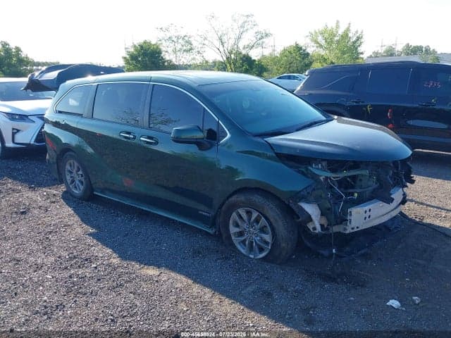 2021 TOYOTA SIENNA XLE 1