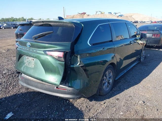 2021 TOYOTA SIENNA XLE 4