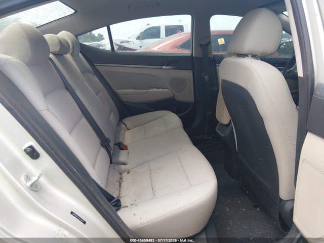 2017 HYUNDAI ELANTRA SE 8
