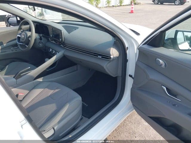 2021 HYUNDAI ELANTRA SE 5