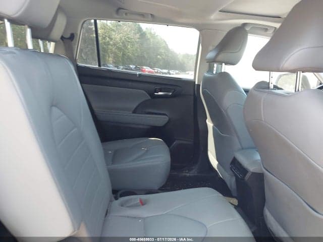 2020 TOYOTA HIGHLANDER XLE 8