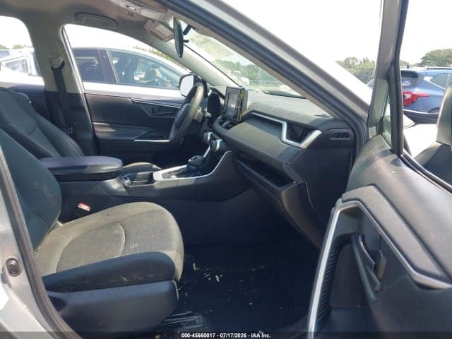 2019 TOYOTA RAV4 LE 5
