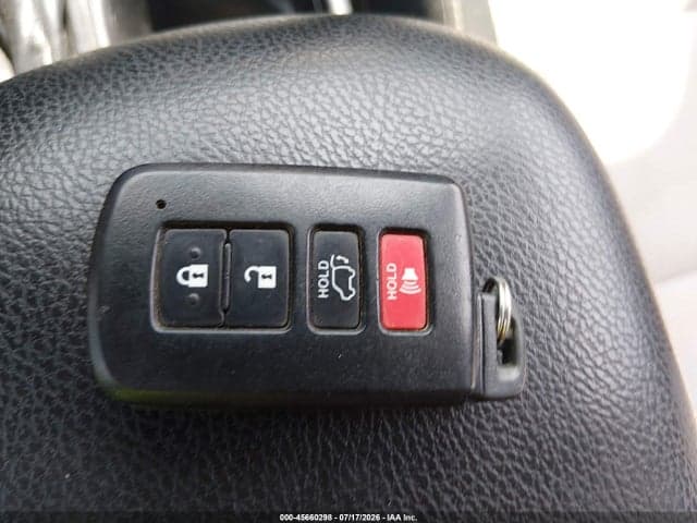2017 TOYOTA RAV4 XLE 11
