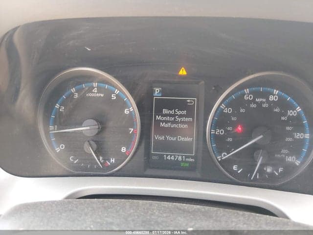 2017 TOYOTA RAV4 XLE 7