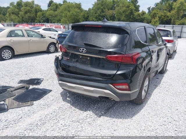 2019 HYUNDAI SANTA FE SE 4