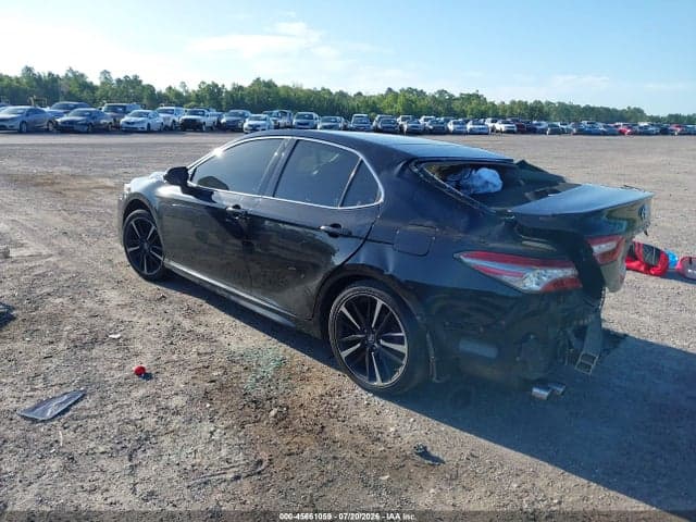 2018 TOYOTA CAMRY XSE 3