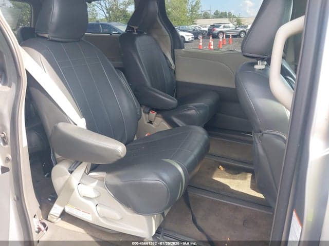 2018 TOYOTA SIENNA LE 7 PASSENGER 8