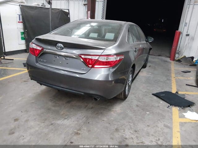 2017 TOYOTA CAMRY SE 4