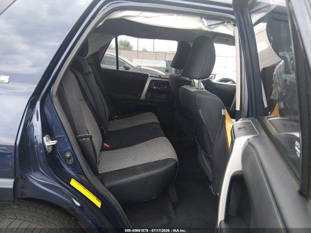 2023 TOYOTA 4RUNNER SR5 8