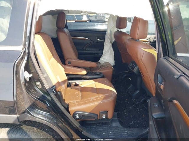 2019 TOYOTA HIGHLANDER LIMITED PLATINUM 8