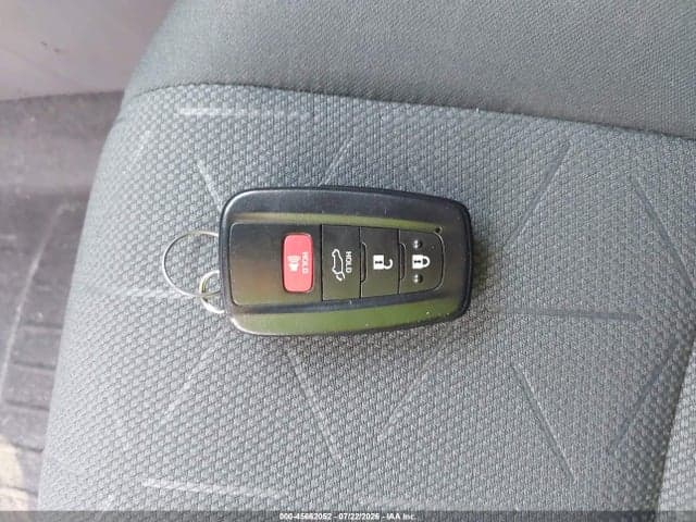 2019 TOYOTA RAV4 XLE 11