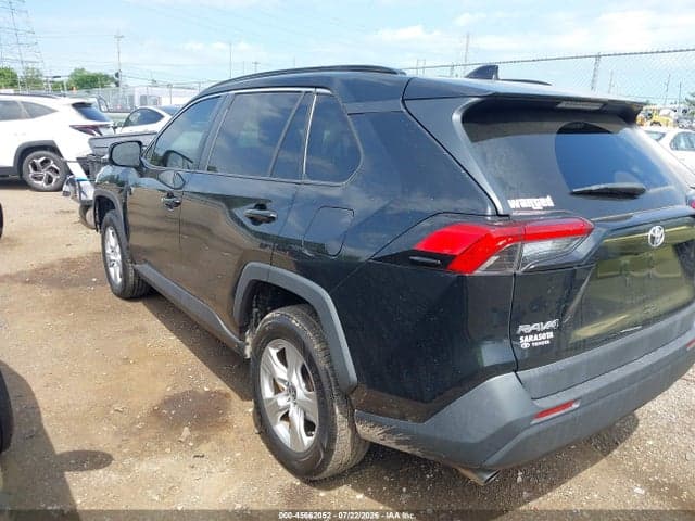 2019 TOYOTA RAV4 XLE 3