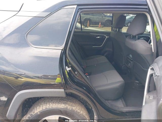 2019 TOYOTA RAV4 XLE 8