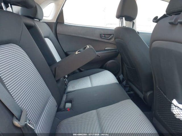 2021 HYUNDAI KONA SE 8