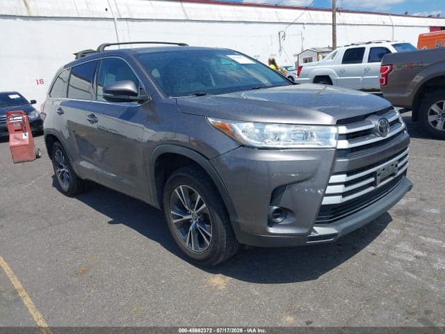 2017 TOYOTA HIGHLANDER LE 1