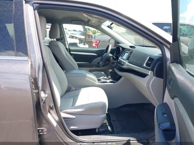 2017 TOYOTA HIGHLANDER LE 5