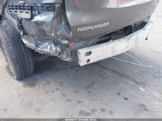 2017 TOYOTA HIGHLANDER LE 6