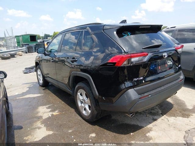 2021 TOYOTA RAV4 XLE 3