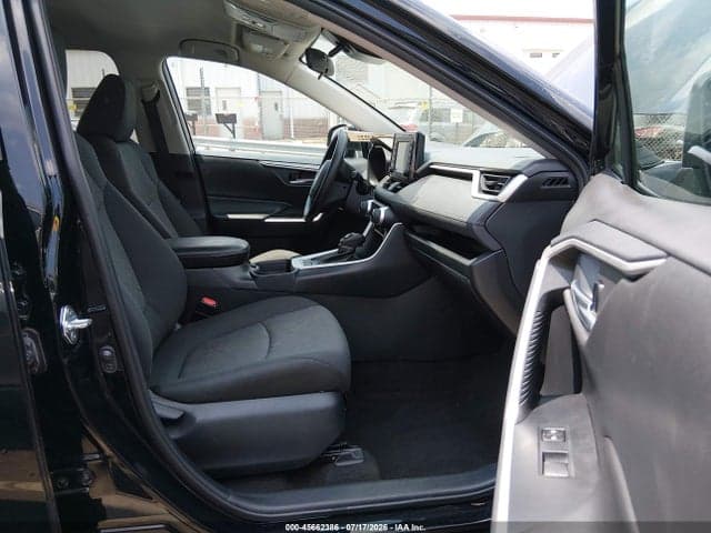 2021 TOYOTA RAV4 XLE 5