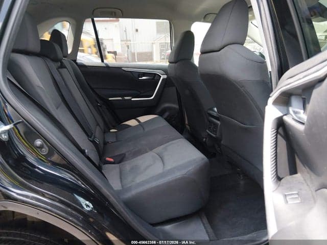 2021 TOYOTA RAV4 XLE 8
