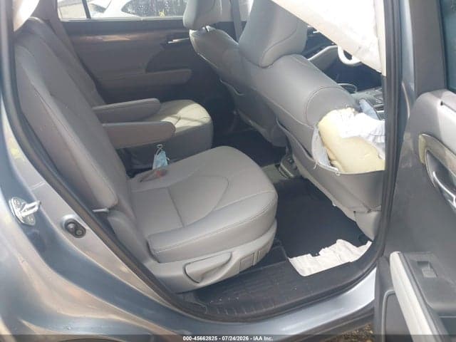 2021 TOYOTA HIGHLANDER LIMITED 8